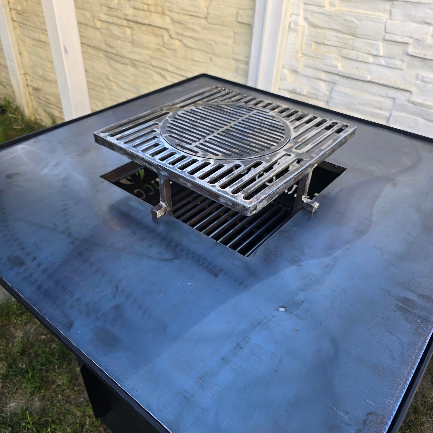Gratar cu plita 10mm - fire pit - statie de gatit outdoor 4 in 1, fabricat în România